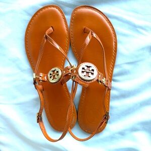 Tory Burch Size 8M Flat Orange Sandals w/ Gold Medallion & Adjustable Strap VEUC